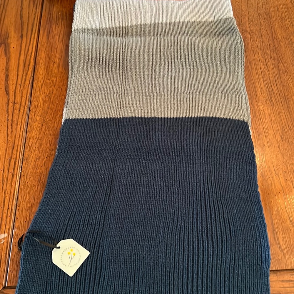 Brand new blue colorblock scarf